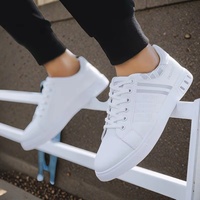 Nouvelles Baskets Tendance Grande Taille 2026 pour Hommes – Chaussures de Sport Décontractées Blanches Style Skateboard pour la Marche