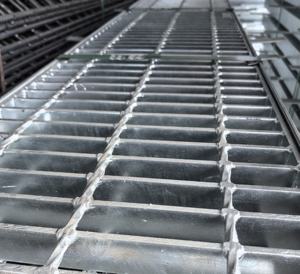 Grille en acier galvanisé 30*3/40*5mm pour jardin Grille en métal pour l'allée de la route Couverture de drainage <span class=keywords><strong>des</strong></span> <span class=keywords><strong>tempêtes</strong></span> - Product Image 4