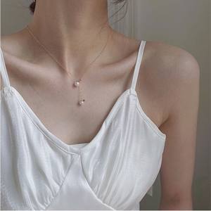 Collier en perles naturelles élégant et polyvalent pour femmes, chaîne de clavicule d'été avec un design de niche - Product Image 1