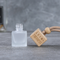 Bouteilles de parfum pour voiture personnalisables avec logo, 8ml 10ml, flacons diffuseurs de parfum pour voiture vides de qualité supérieure avec couvercle en bois - MOQ10000PS