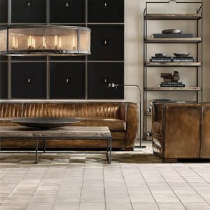 Sofá de Cuero RH ROURKE, Chesterfield de Cuero Genuino de 3 Plazas con Patas de Metal, Muebles de Sala de Estar de Lujo en Color Marrón Oscuro - Product Image 1