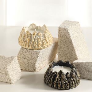 Vela artesanal con forma de montaña, vela en recipiente irregular, decoración moderna para el hogar en dorado y negro - Product Image 2