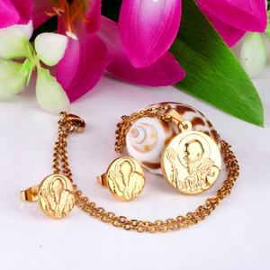 Bijoux en acier inoxydable plaqué or de luxe Roxi avec gravure personnalisée à prix abordable - Product Image 5