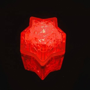 Cube <span class=keywords><strong>de</strong></span> glace activé par l'eau à LED Glaçons lumineux Changement <span class=keywords><strong>de</strong></span> couleur Lumière <span class=keywords><strong>de</strong></span> tasse Lumières <span class=keywords><strong>de</strong></span> décoration <span class=keywords><strong>de</strong></span> fête <span class=keywords><strong>de</strong></span> mariage - Product Image 3