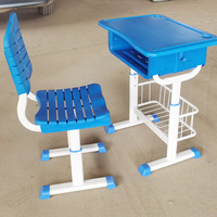 Ensemble de mobilier scolaire simple, bureau d'élève confortable et réglable avec chaise pour salle de classe