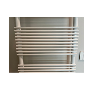 Radiateur à serviettes de style échelle avec barres rondes en acier thermolaqué blanc mat, design moderne et minimaliste pour un chauffage efficace - Product Image 2