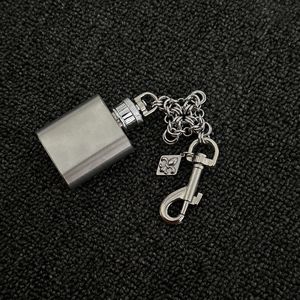 Beliebter Artikel: Handgefertigter Kettenhemd-Mini-Flaschenhalter-Schlüsselanhänger, Tragbarer Gürteltaschen-Charm und Ornament - Product Image 3