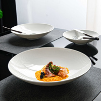 Assiettes plates créatives de style japonais réutilisables pour hôtel, assiettes creuses, vaisselle en céramique de porcelaine fine, compatibles micro-ondes
