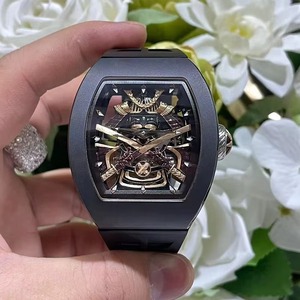 Nuevo y Moderno Reloj Mecánico Automático Tourbillon de Cerámica Negra de Alta Calidad 47 Black Knight para Hombre - Product Image 2