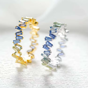 Anillo de Eternidad SGARIT con Gemas Baguette Arcoíris, Oro de 18K, Gemas Naturales Multicolores, Anillo Apilable para Mujer - Product Image 3