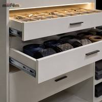 Armoire sur mesure blanche avec dressing intégré, placard mural complet avec tiroirs, étagères ouvertes, bande LED lumineuse, armoire de rangement pour dressing