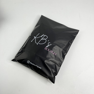 Sobres de Poliéster Negro Mate Personalizados - Bolsas de Envío de Plástico con Logotipo Impreso en Blanco y Rosa, Bolsas de Correo Acolchadas con Cierre Autoadhesivo - Product Image 2