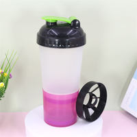 Bouteilles de sport personnalisées avec logo, sans BPA, pour protéines, shaker de gym, avec tamis en plastique, fabrication OEM ODM