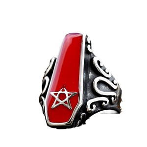 Bague de cocktail pour homme style punk avec incrustation étoile émaillée rouge, en alliage plaqué argent antique, bijou fantaisie, cadeau - Product Image 3