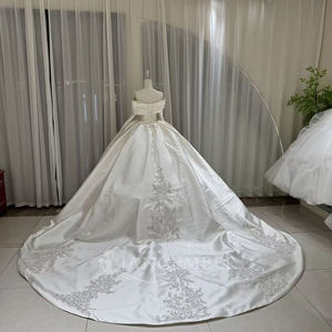 Vestido de Novia Moderno OY036 con Cuello Barco, Satén, Corte Imperio, Manga Larga, Cola Capilla, Encaje y Flores de Cristal - Product Image 4