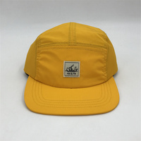 Chapeau imperméable en nylon à 5 panneaux avec écusson d'étiquette personnalisée Chapeaux en gros avec étiquette personnalisée sur le devant