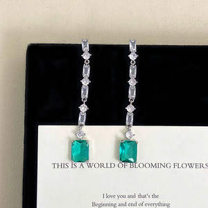 Pendientes de tuerca de circonita cúbica verde brillante con flecos de aleación, estilo Zhao Lusi <span class=keywords><strong>Xu</strong></span> Yan, para fiesta romántica, para mujer - Product Image 1
