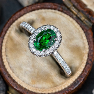 Anello da donna ovale con zirconi geometrici, gioiello classico di tendenza, accessorio elegante da regalo - Product Image 1