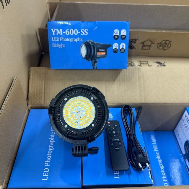 Low Freight 100W Studio LED Video Light Standalone Body Bowens Mount COB Photography Spotlight with Remote Control