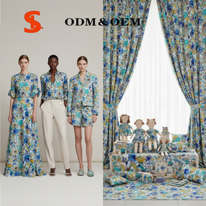 Tissu Popeline de <span class=keywords><strong>Coton</strong></span> Peigné Biologique Liberty Imprimé Uni à Bord Doré Motifs Floraux Peints pour Robes et Chemises Femme et Fille - Product Image 1