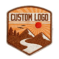 Écusson brodé personnalisé en forme de cœur de dessin animé, motif floral alphabet, personnage amusant de gourou, badge thermocollant pour vestes, sacs à dos, chapeaux
