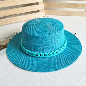 Vente en gros Chapeau melon plat d'été pour femme Chapeau de paille pour la plage et les vacances en bord de mer avec chaîne - Product Image 3