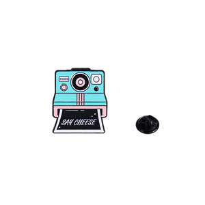 Cartoon Elektronisch Apparaat Badges Cassette Tape Camera Telefoon Grammofoon Zwart En Wit Legering Broches Zacht Email Reversspeld - Product Image 6