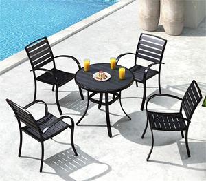 Ensemble de chaises de <span class=keywords><strong>table</strong></span> de <span class=keywords><strong>jardin</strong></span> portable de haute qualité <span class=keywords><strong>Table</strong></span> basse de patio <span class=keywords><strong>ronde</strong></span> moderne salle à manger en plastique d'extérieur avec un design en métal élégant - Product Image 5