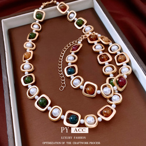 Set di Gioielli in Stile Corte Francese con Bracciale e Collana Vintage in Pietra e Perle Rotonde Cave per Donne - Product Image 3