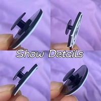 Je peux personnaliser vos sabots avec des breloques en PVC souple et des boucles à bouton avec votre propre logo.