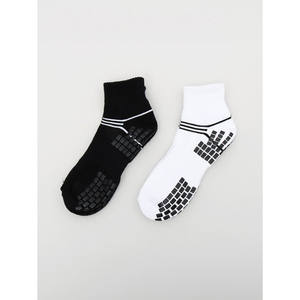 Chaussettes de sport antidérapantes de haute qualité pour hommes, logo personnalisable, respirant, antibactérien, imprimé rayé pour la saison d'automne - Product Image 1