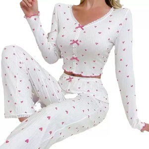 Pyjama jacquard à manches longues pour femme, col en V imprimé cœurs, style européen et américain, populaire pour le commerce électronique transfrontalier, disponible - Product Image 5