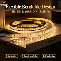 Bande lumineuse LED 2835 24V 112 LED/m CRI>83 160lm/W Haute luminosité Bande LED flexible pour la décoration de projets intérieurs