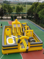 Grand château gonflable neuf avec toboggan et trampoline, garantie de 3 ans et capacité de 1000 personnes, idéal pour les atriums de centres commerciaux