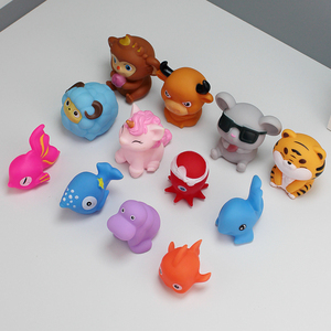 Jouets <span class=keywords><strong>de</strong></span> <span class=keywords><strong>bain</strong></span> personnalisés en forme <span class=keywords><strong>de</strong></span> canard en caoutchouc avec nouveau design, trotteur pour bébé en vinyle en forme d'animal, ensemble promotionnel en gros pour cadeaux <span class=keywords><strong>de</strong></span> douche et <span class=keywords><strong>jeux</strong></span> - Product Image 4