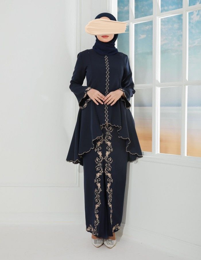 สีกรมท่า