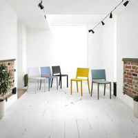 Chaises de salle à manger empilables en plastique PP de couleurs OEM contemporaines modernes et bon marché à vendre