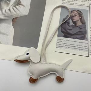 ダックスフンド ペンダント PUレザー 子犬 バッグチャーム カップル キーホルダー 車用ペンダント - Product Image 2
