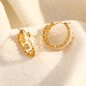 Pendientes de Aro con Baño de Oro de 18k, Incrustaciones de Circonita, Engaste Redondo, para Uso Diario - Product Image 2