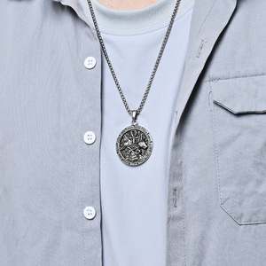 Collar de acero de titanio con colgante de Anubis egipcio vintage para hombre, joyería cultural, diseño de medalla, uso diario - Product Image 3