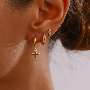 Juego de Aretes de Aro Yueli, Cruz Dorada con Perlas, Aleación de Zinc, Joyería de Moda - Product Image 4