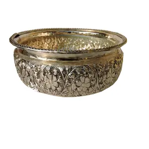 印度制造商生产的顶级金属黄铜工艺品银磨砂Urli出口