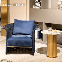 Fauteuil Marina In avec structure en métal verni et corde de velours tressée à la main élégante chaise d'accent esthétique pour