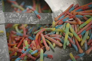 Ligne de production automatique de bonbons à la gelée aux vitamines halal et de bonbons aux oursons gommeux aux plantes - Product Image 5