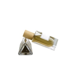 Meilleure vente Bouteille en verre de luxe <span class=keywords><strong>Parfum</strong></span> pour <span class=keywords><strong>la</strong></span> maison Marque privée <span class=keywords><strong>Parfum</strong></span> léger <span class=keywords><strong>Parfum</strong></span> frais <span class=keywords><strong>Parfum</strong></span> - Product Image 1