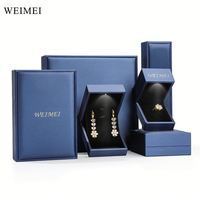 Boîte à bijoux en cuir PU bleu avec lumière LED pour bague collier pendentif logo personnalisé affichage d'emballage haut de gamme