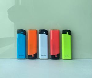 Encendedor de cigarrillos de plástico para adultos en 5 colores al por mayor barato con <span class=keywords><strong>precio</strong></span> bajo para regalos de negocios - Product Image 2