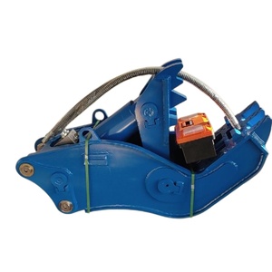 Accesorio triturador de rocas hidráulico rojo para excavadora con dientes reemplazables y componente central del motor - Product Image 4