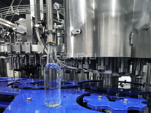 Linea di produzione di imbottigliamento di bevande analcoliche completamente automatica per bevande gassate su piccola scala - Product Image 6