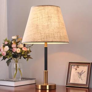 Lámpara de Mesa de Estilo Nórdico para Dormitorio y Sala de Estar, Diseño Moderno, Simple, Romántico y Cálido de Lujo para Estudio y Escritorio de Noche - Product Image 3